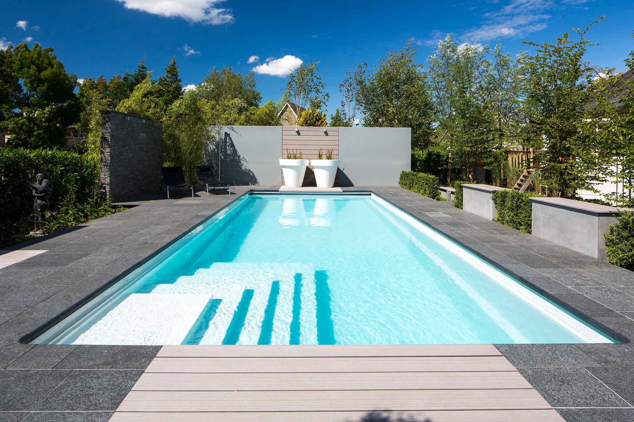 Skimmer zwembad met waterniveau onder de rand