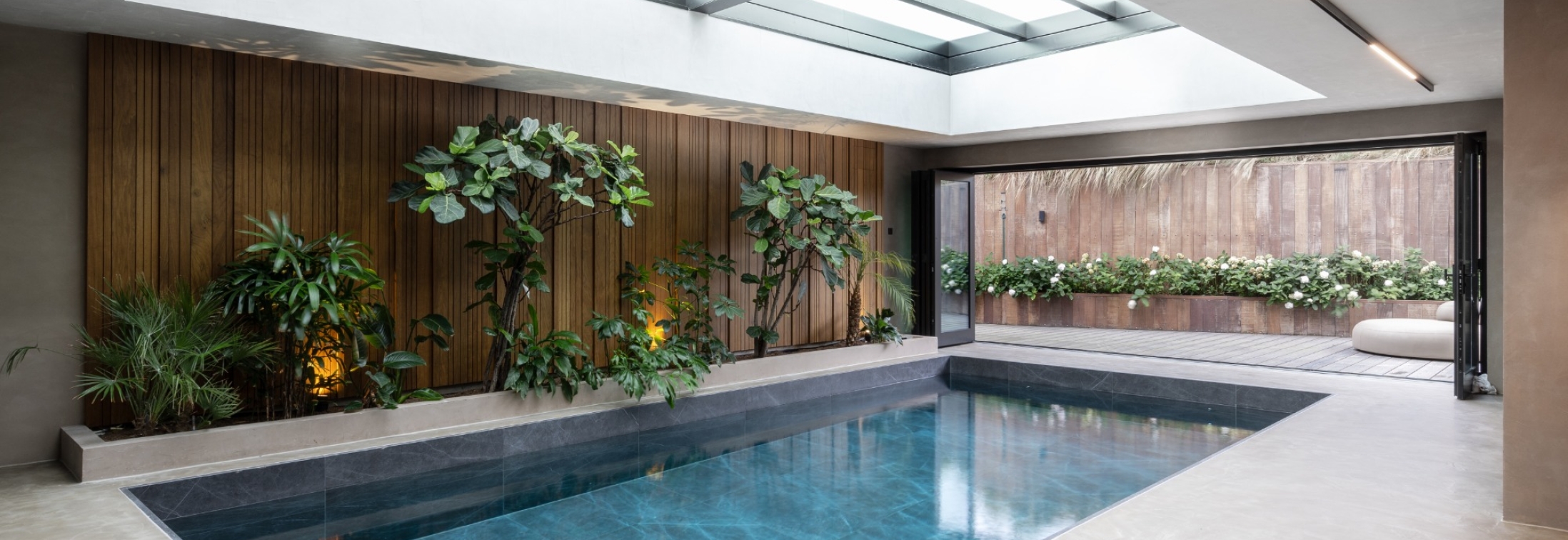 Luxe binnenzwembad Waterstijl