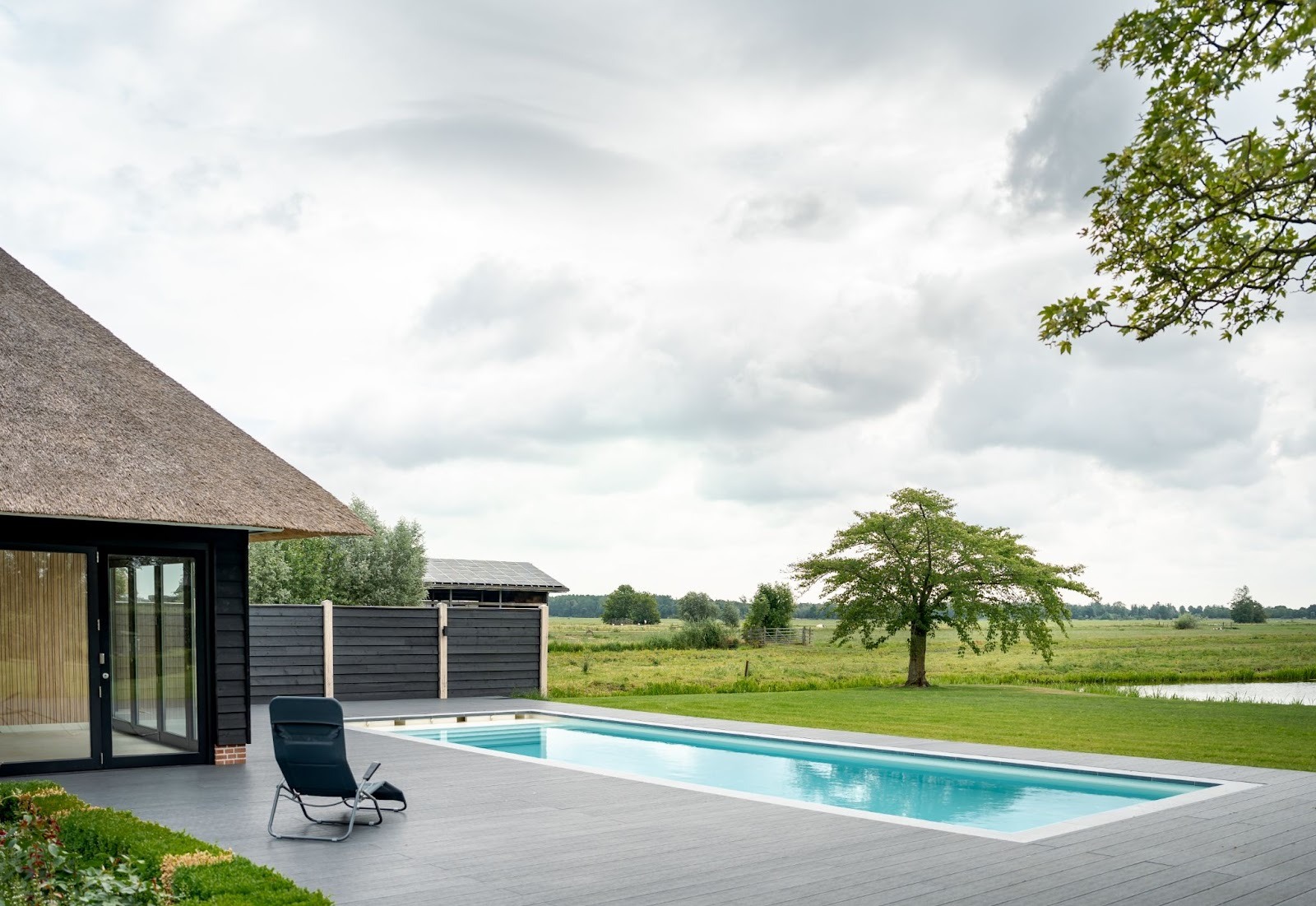 Luxe zwembad kopen voor in de tuin