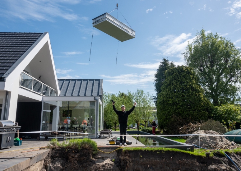 Zwembad in de tuin? Alles over vergunningen en regels in Nederland
