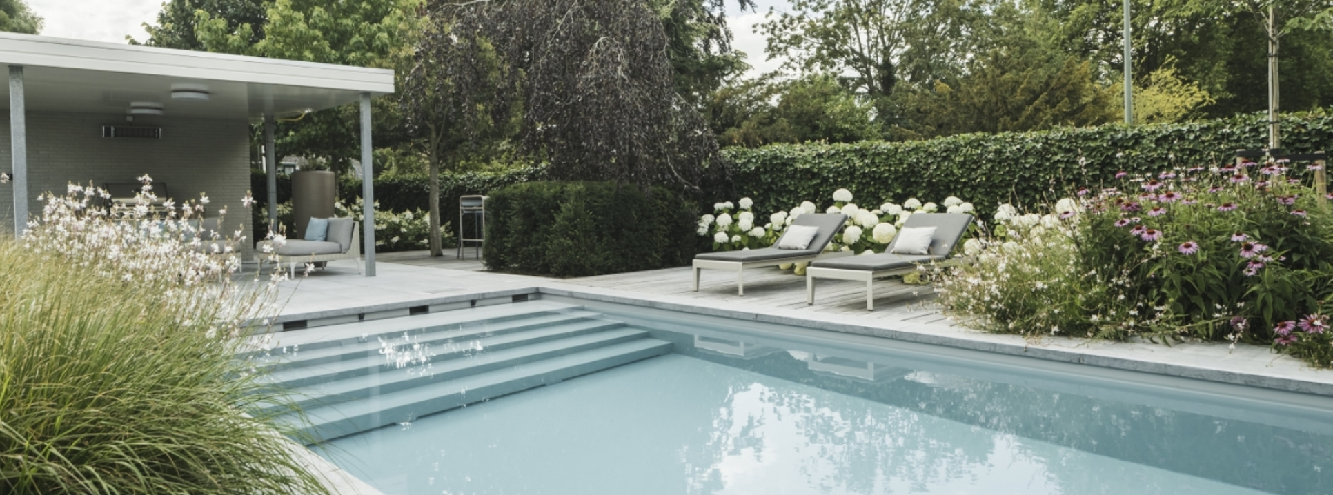 Luxe buitenzwembad zonder chloor door Waterstijl