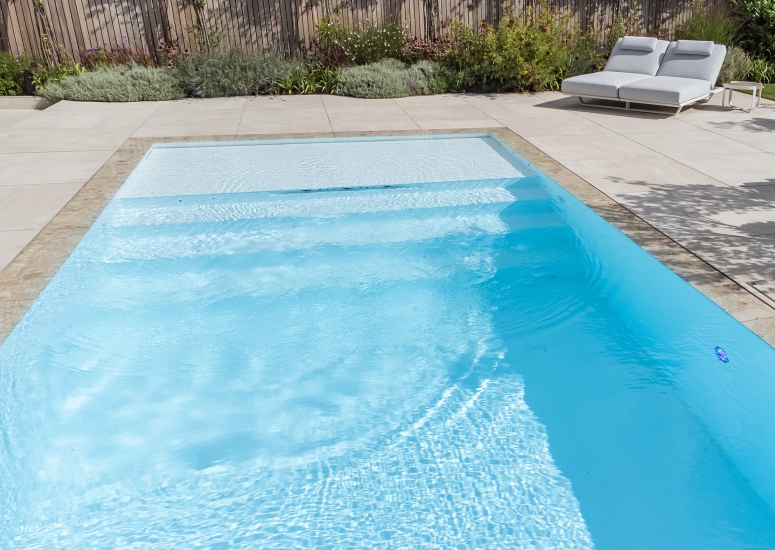 Vergelijking skimmer zwembad en overloopzwembad