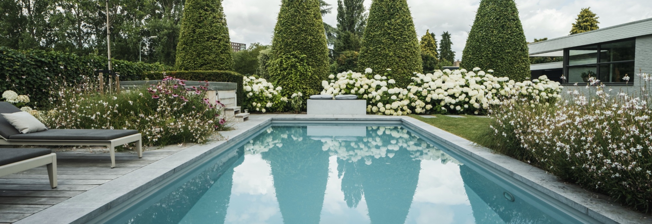 Waar komt een zwembad het beste tot zijn recht in uw tuin?