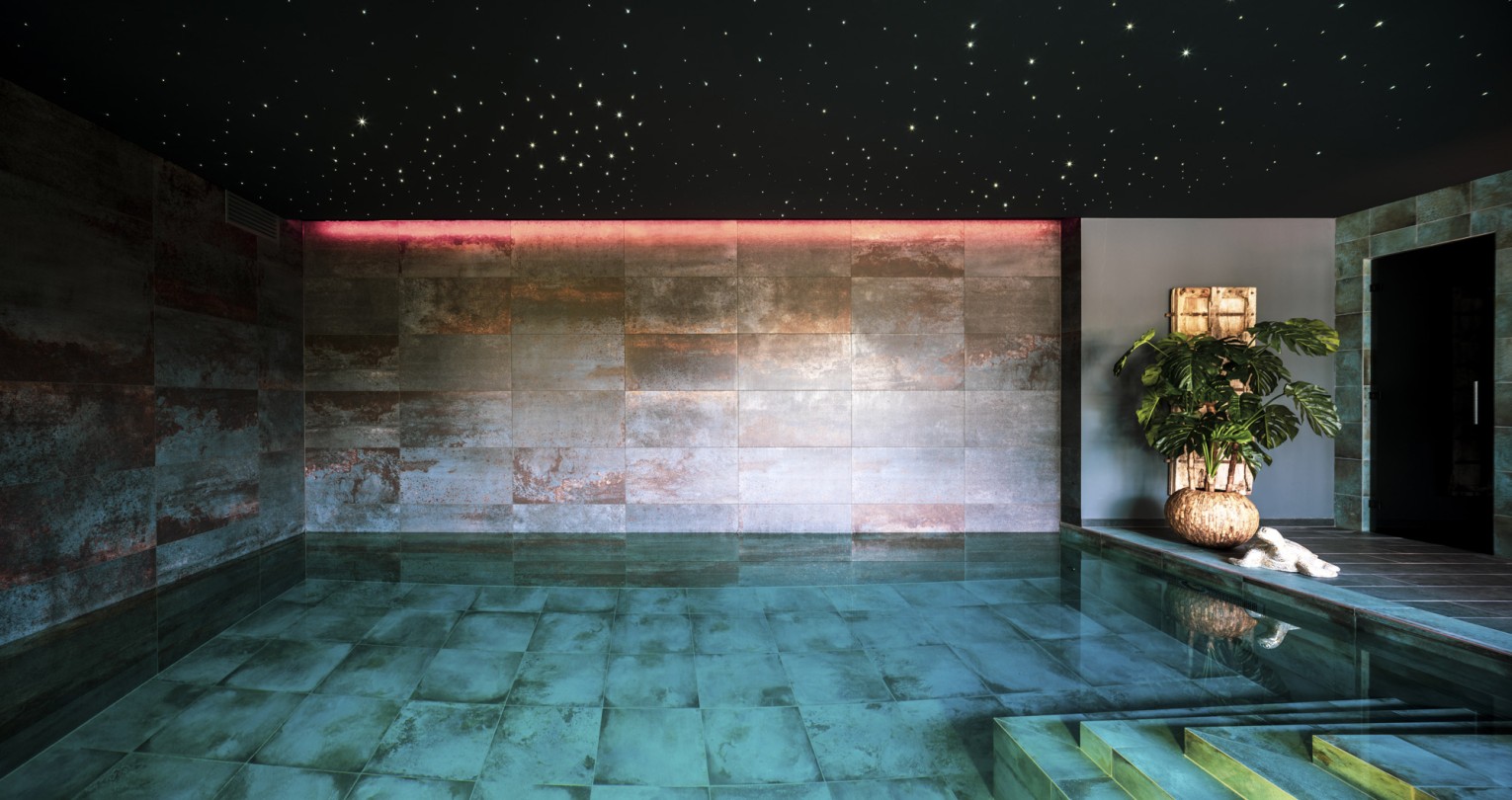 Waterstijl | Betegeld binnenbad met sterrenhemel